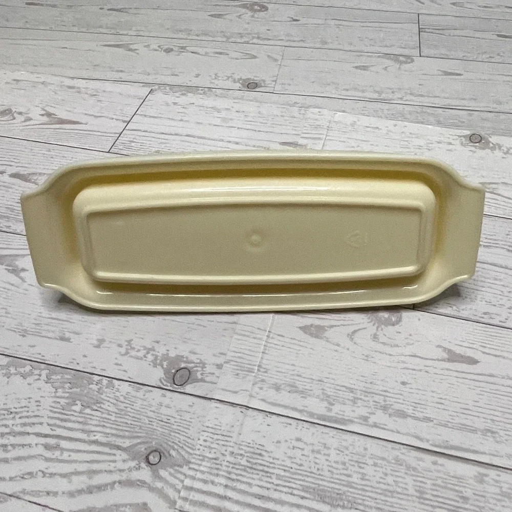 Rubbermaid Vintage Butter Dish 637 Almond Cream Two Piece Set with Lid